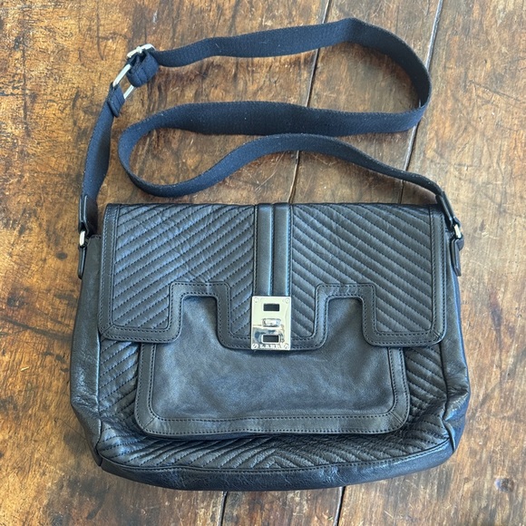 NWOT L.A.M.B. by Gwen Stefani Black Quilted Leather Chevron Messenger Bag - Picture 8 of 13